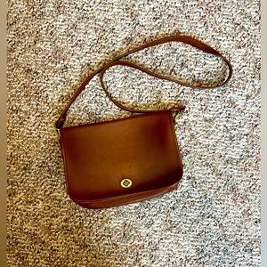 Crossbody purse Hunt Club tan.